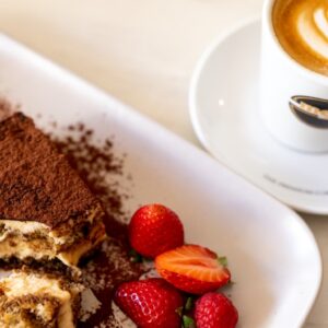 Klasyczne tiramisu, tak lekkie, że rozpływa się w ustach.