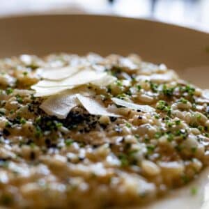 Kremowe risotto z wybranymi grzybami leśnymi.